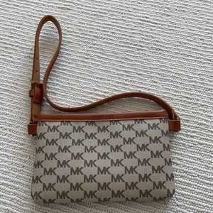 Micheal Kors Mini Crossbody Purse